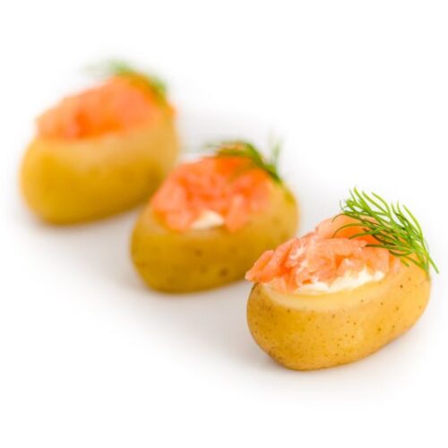 3 petites grenaille nordique alignées sur fond blanc