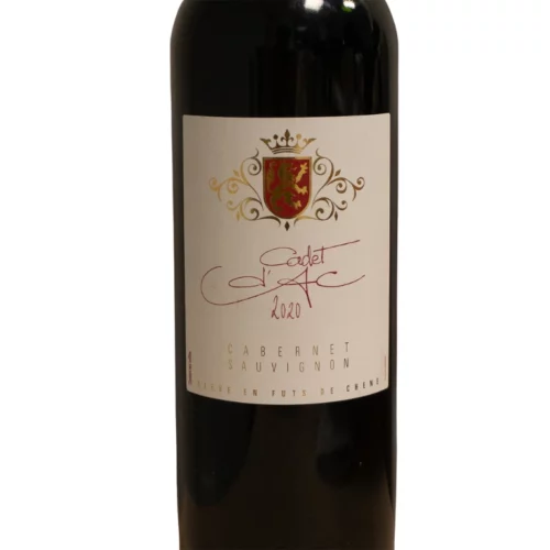 Bouteille de vin rouge Cabernet Sauvignon Cadet d'Ac sur fond bois