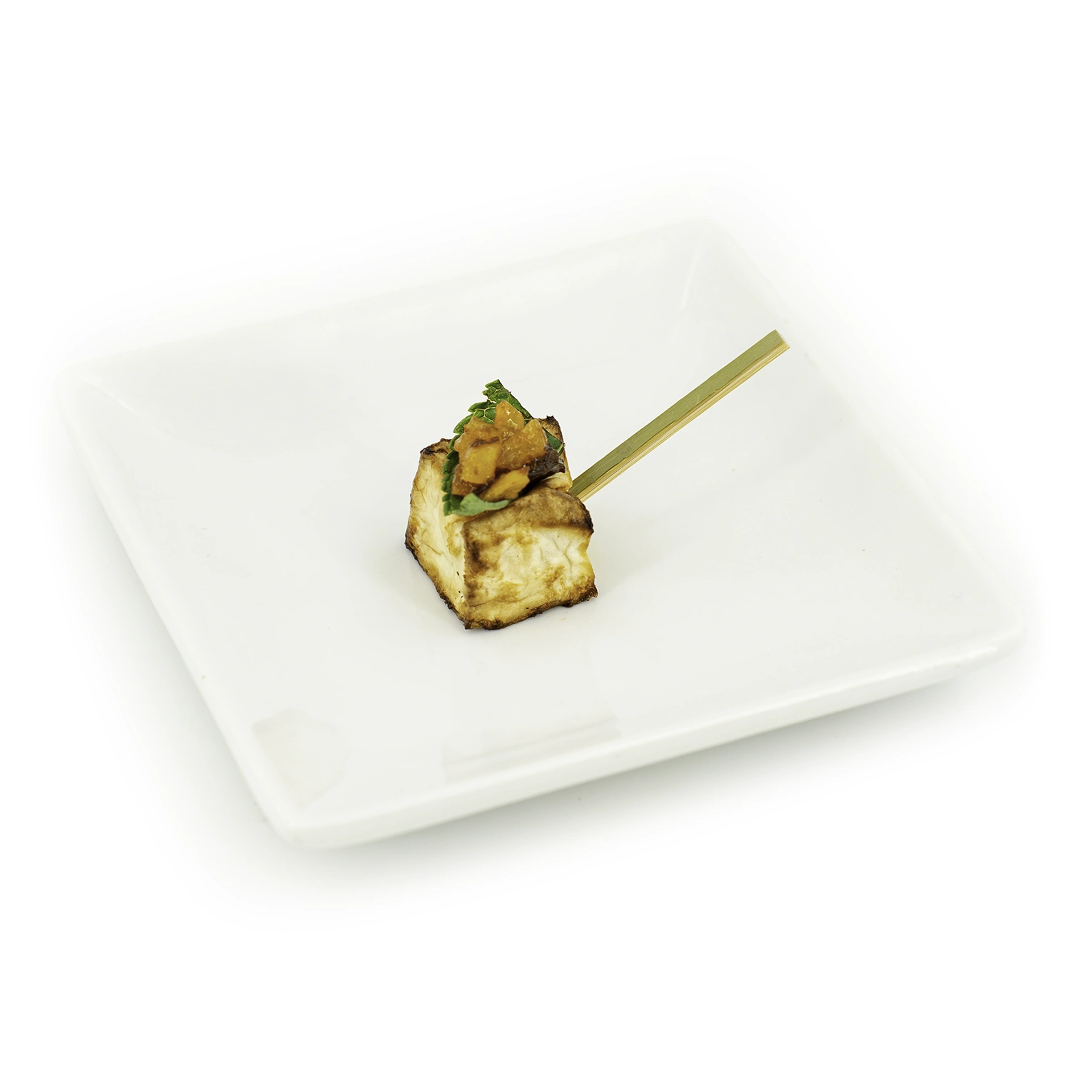 Céleri à l'oriental BD Céleri à l'oriental dans une assiette sur fond blanc