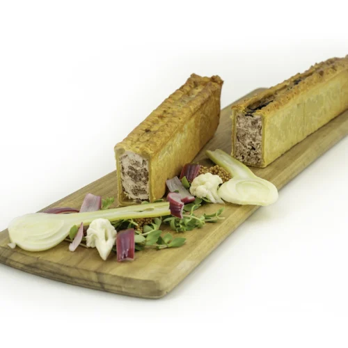 Duo de pâté en croûte sur planche en bois