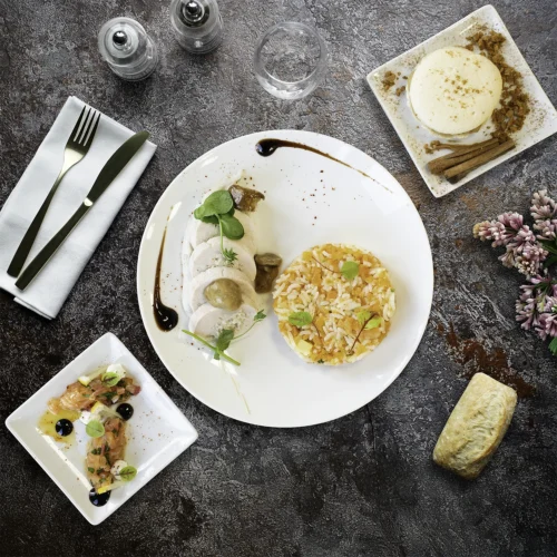 Plateau repas Voie Lactée avec tarte aux deux saumons, et macaron pomme, cannelle, speculoos