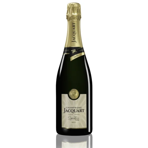 Bouteille entière de Champagne Jacquart Signature Brut sur fond blanc