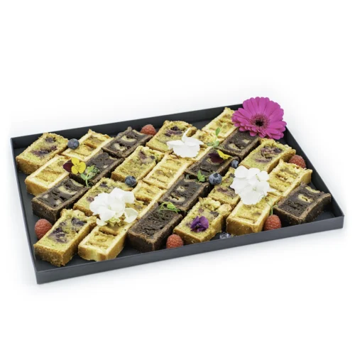 Plateau de pâtés en croute sucrés - 25 pièces sur fond blanc