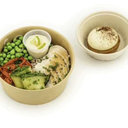Poke Bowl Poulet citron, Poulet sauce citron, duo de riz, poivrons, courgettes, et cookie tiramisu.