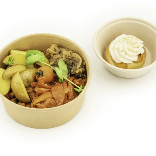 Buddha Bowl Ratatouille, ratatouille, pommes de terre grenailles, compoté d'oignons, financier abricot coco.